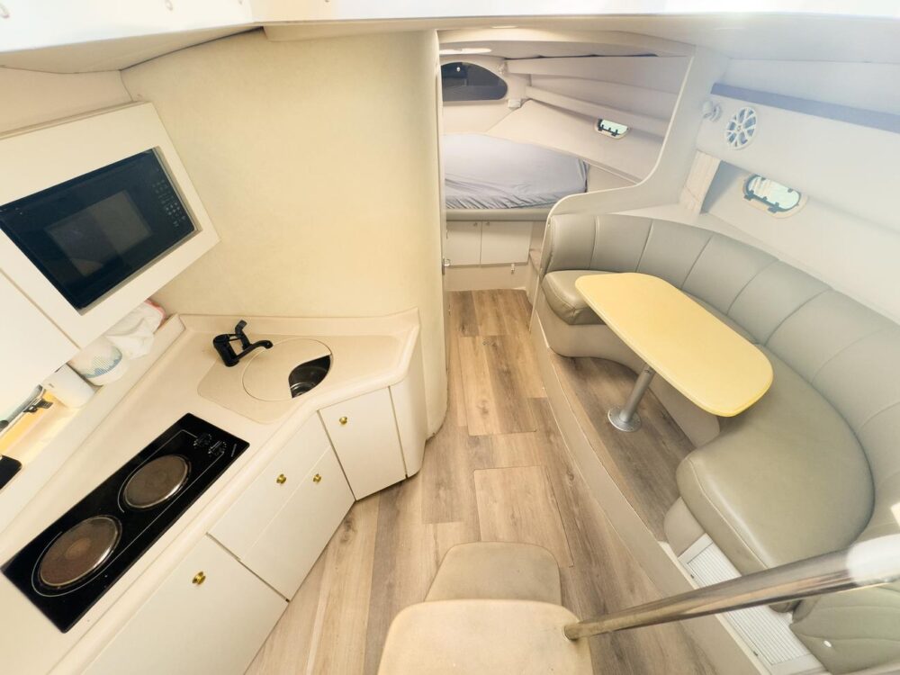 Enjoy 37ft Cruiser Yacht in Miami with discounted price! - Imagen 38
