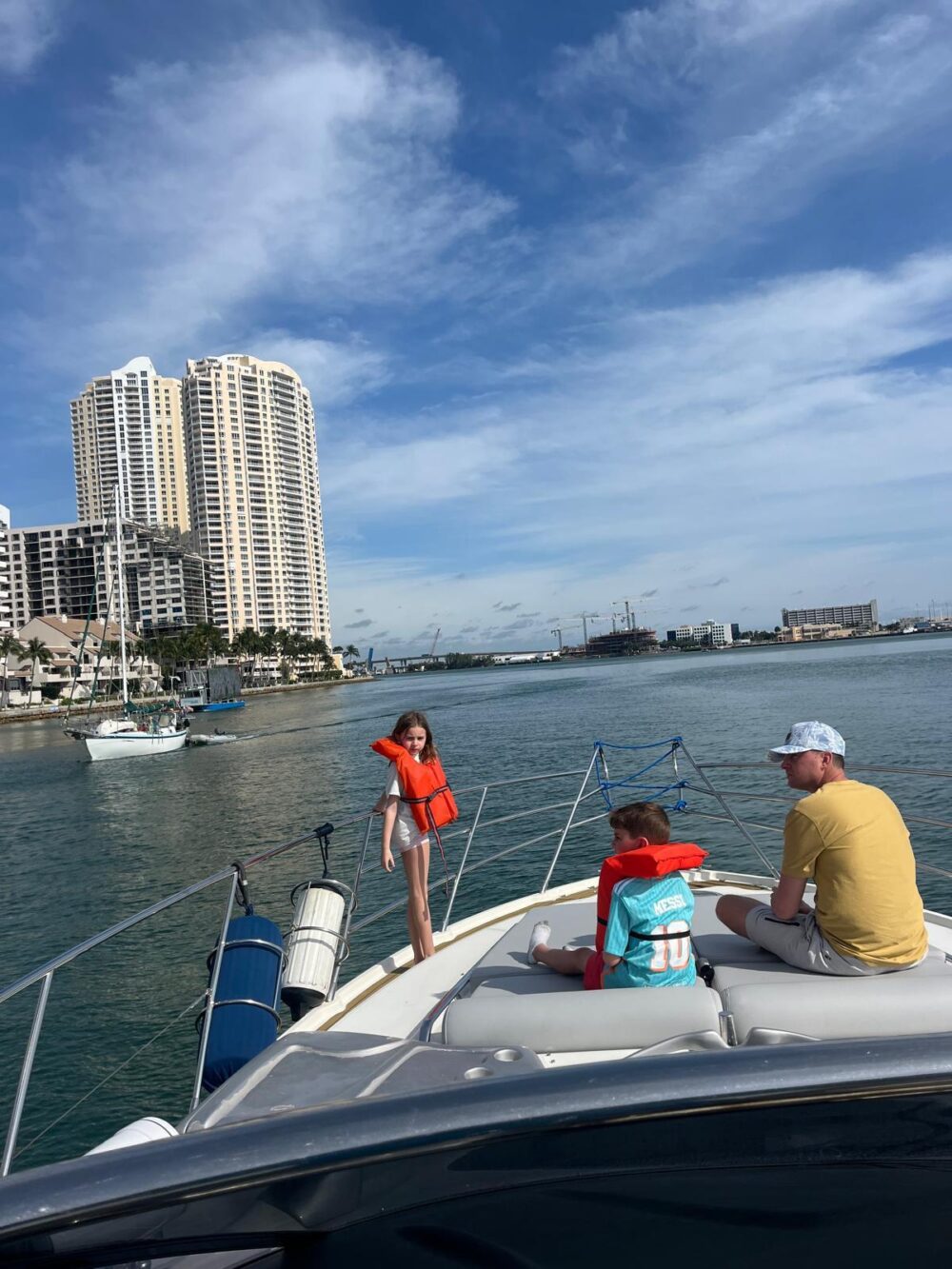 LUXURY YACHT Cruise & Save – 1 Free Hour or FREE Jetski from Monday to Thursday! - Imagen 13