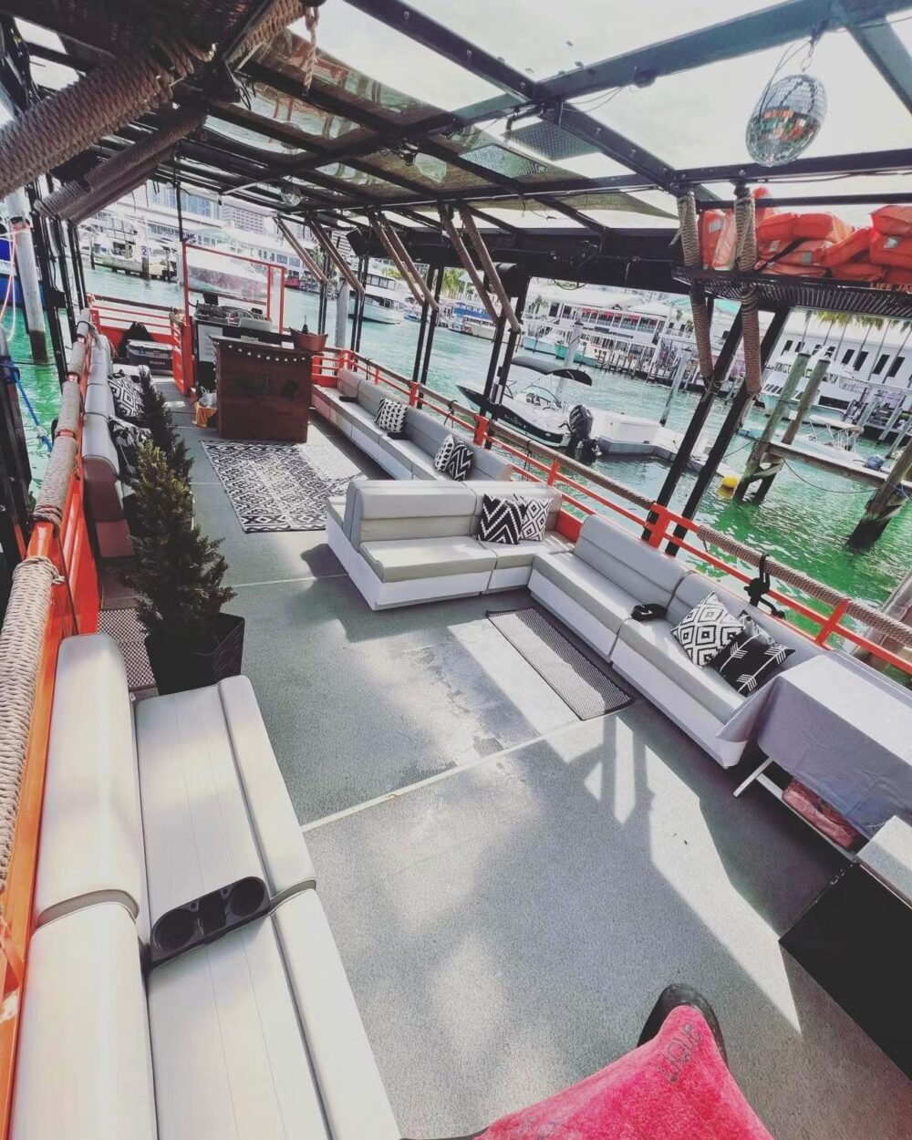Weekday Party Pontoon!! Prices Per Person! Max 40 Guests!! - Image 4