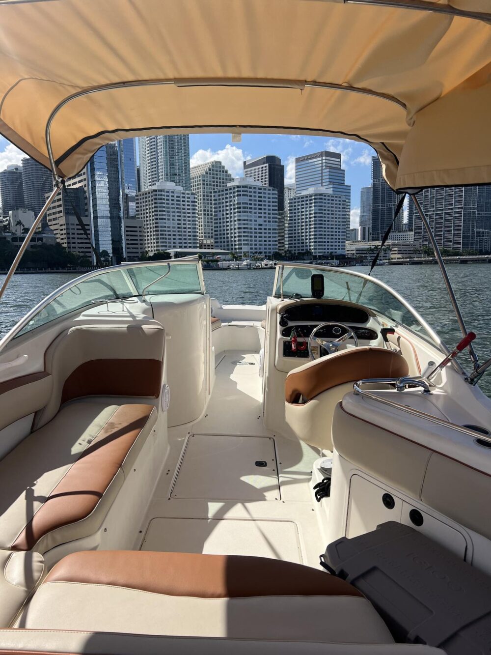 The Best Deal in the Market! Sea Ray Sundeck 26' – Fun at an Unbeatable Price! - Imagen 17