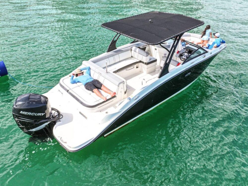 Luxury Miami Sundeck Party Boat Experience | Sea Ray 30' with Free Hour Promotion - Imagen 29