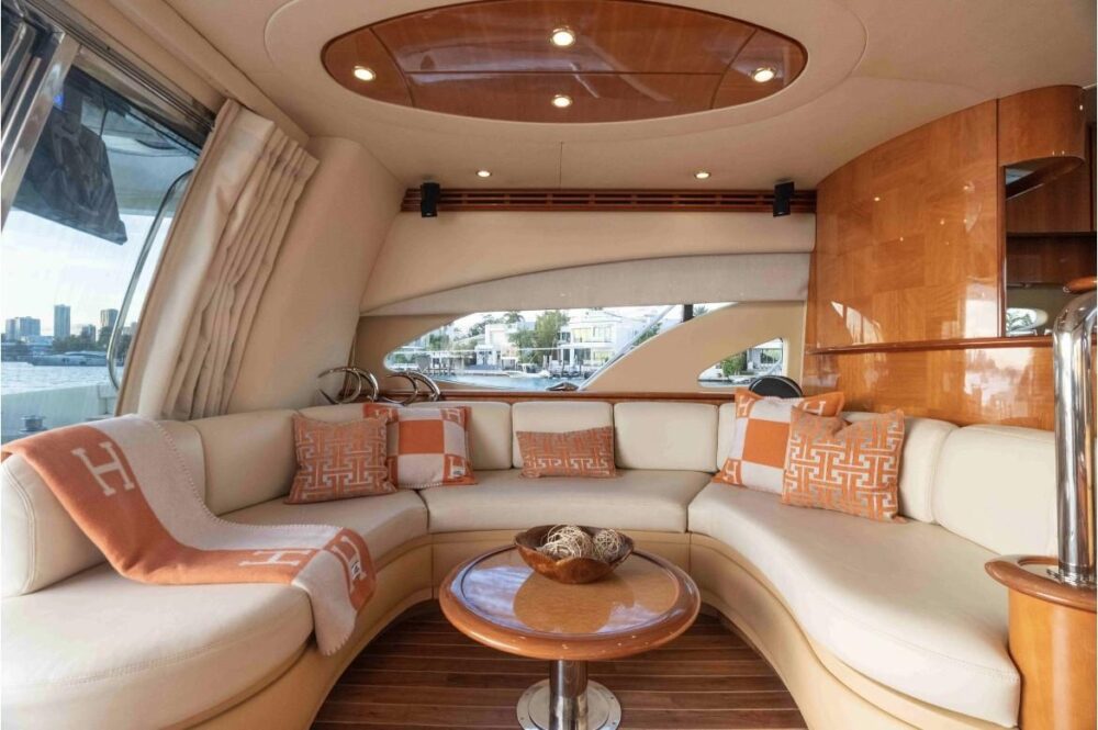 Miami Finest!! 70ft Luxury Yacht Azimut Flybridge Jet Skis - Imagen 14