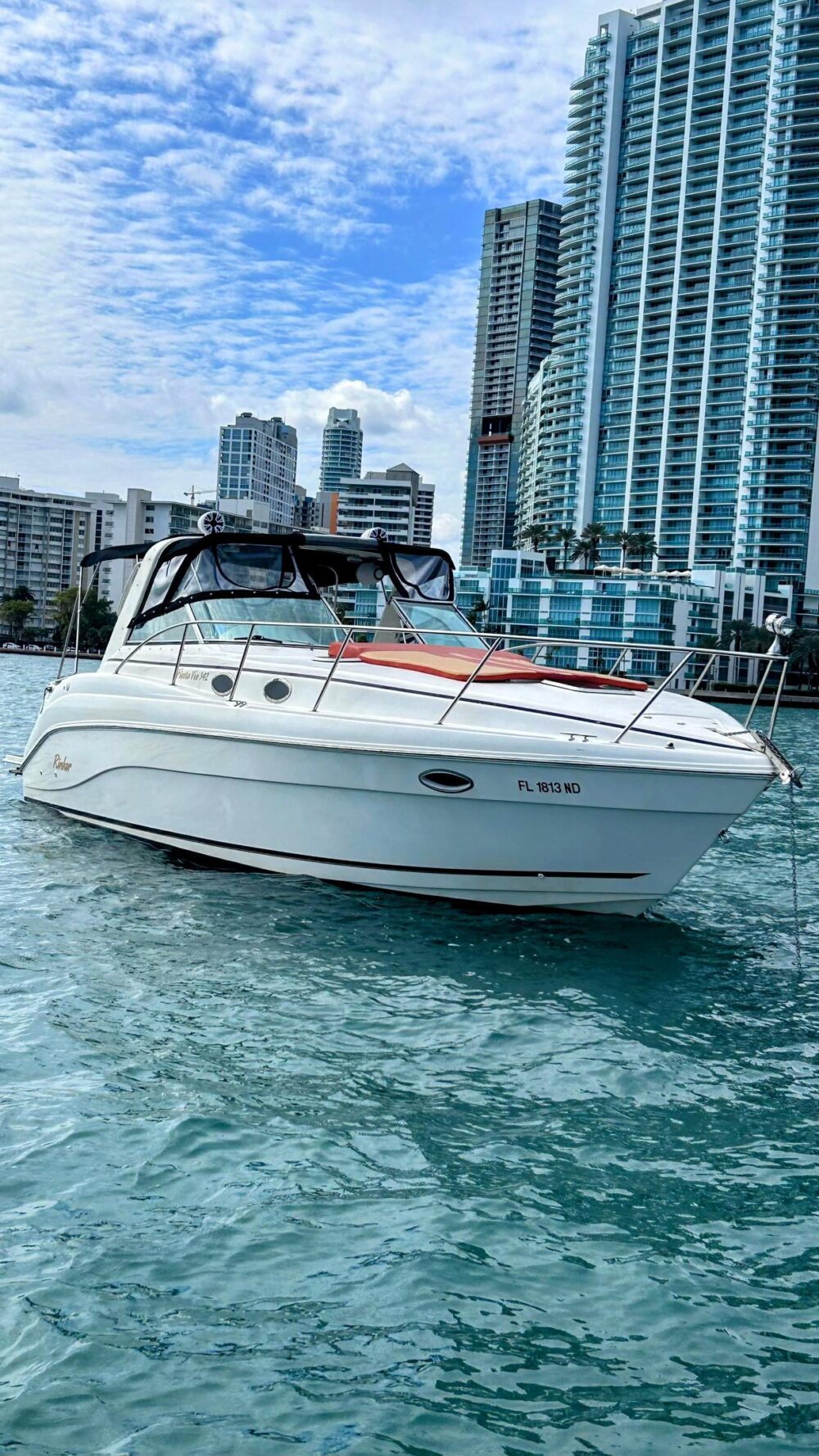 Rinker Fiesta 37ft - When booking 4 hours, you get one free! - Imagen 23
