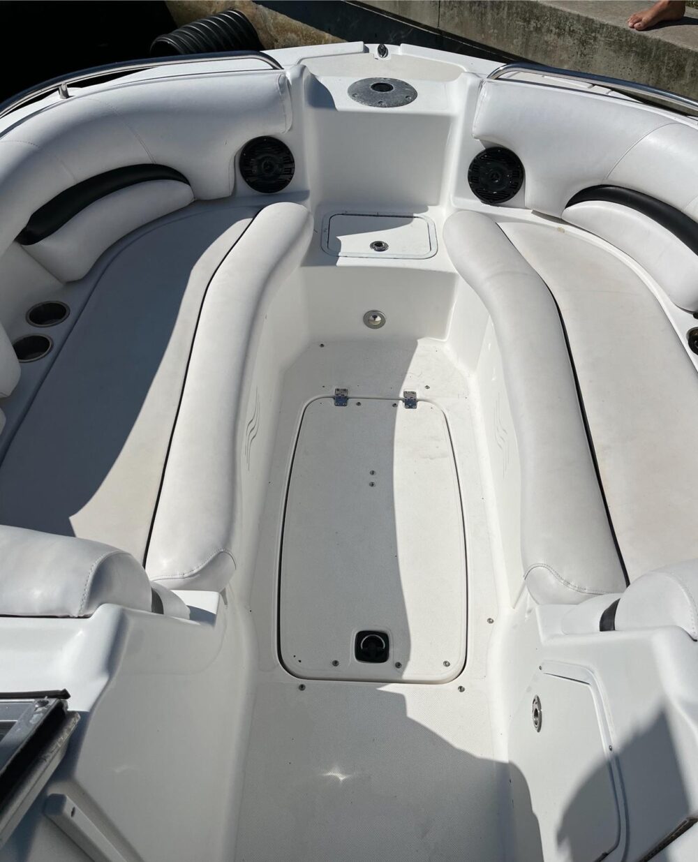 26' Sundeck beautiful boat in Miami, $100 off Mon-Thursday 🥳🤩 - Imagen 3