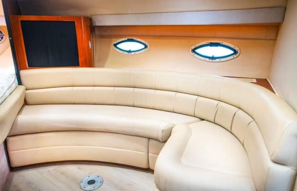 37ft Monterey Yacht | Experience Miami: Big Discounts Available! Inquire Now! - Imagen 30
