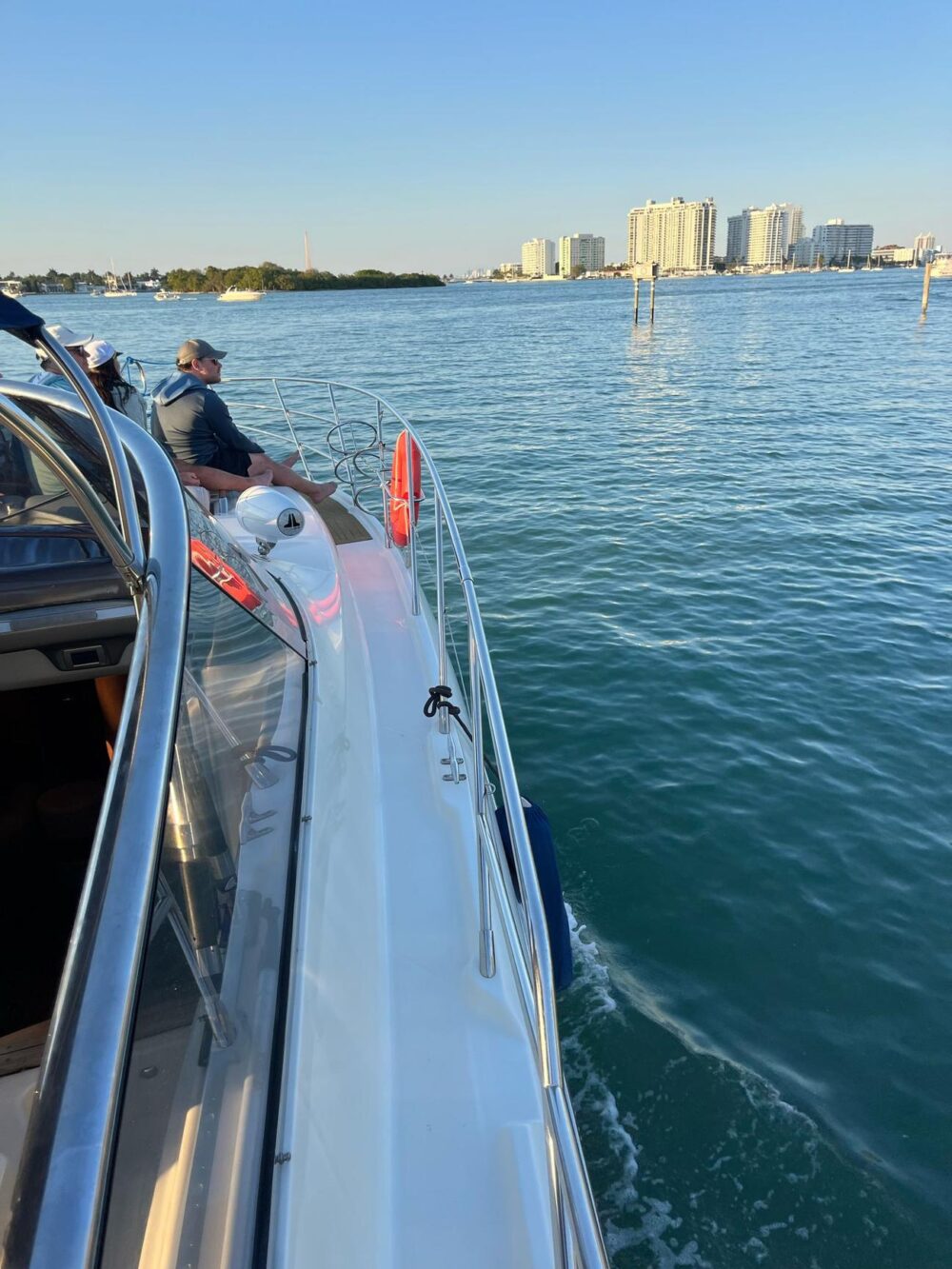 LUXURY YACHT Cruise & Save – 1 Free Hour or FREE Jetski from Monday to Thursday! - Imagen 12