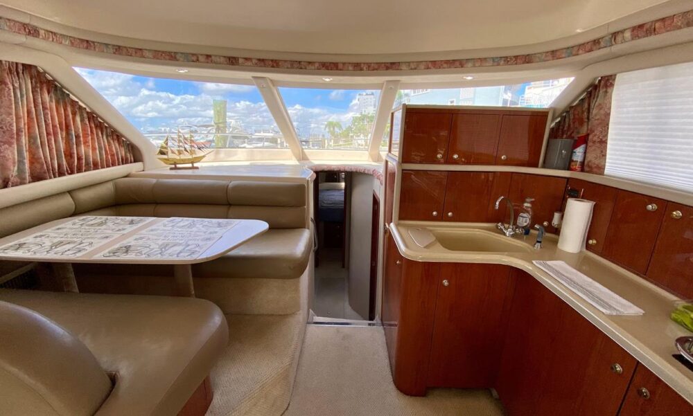 52' LUXURY YACHT RENTAL FOR PARTY IN MIAMI, GREAT LOCATION, NO HIDDEN FEES - Imagen 10