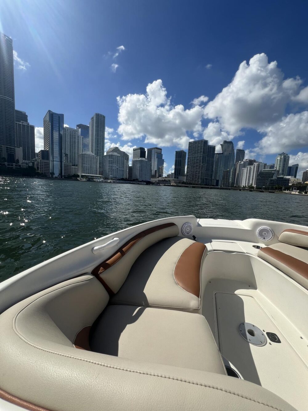 The Best Deal in the Market! Sea Ray Sundeck 26' – Fun at an Unbeatable Price! - Imagen 16