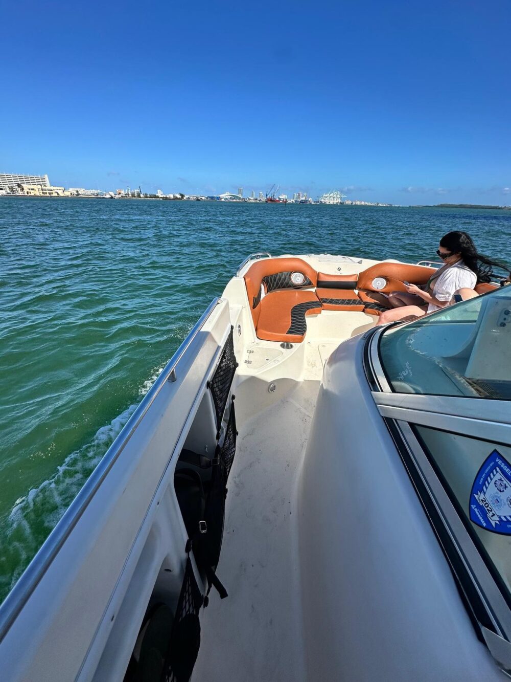 Rent This Beautiful Hurricane 30ft Boat - Imagen 4