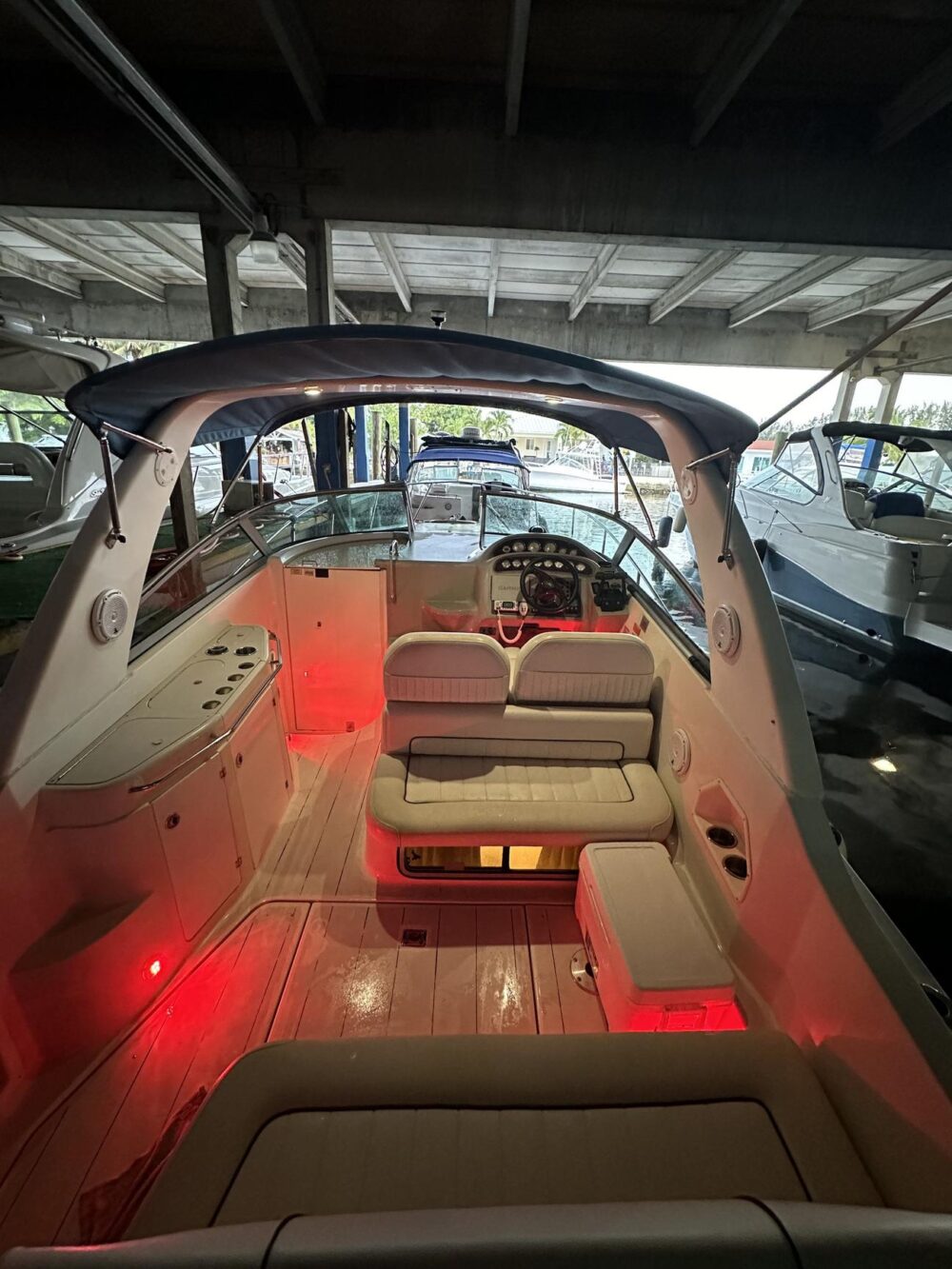 Luxury 32ft Monterey Yacht - Private Miami River Cruises for Groups of 10 - Imagen 38