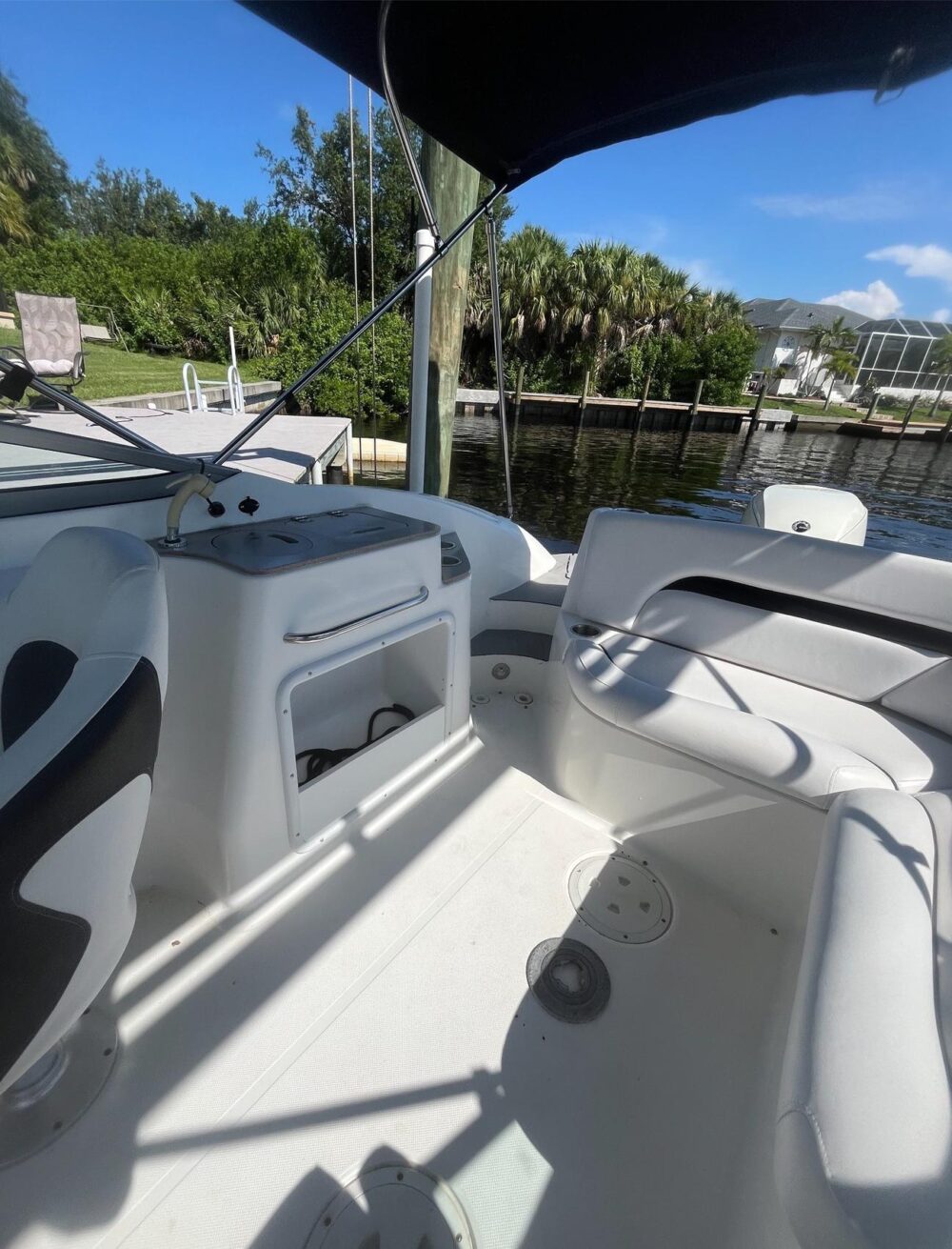 26' Sundeck beautiful boat in Miami, $100 off Mon-Thursday 🥳🤩 - Imagen 2