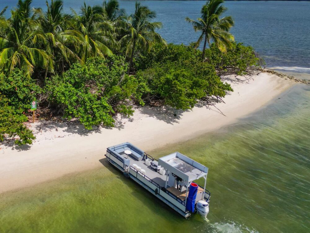 Enjoy 32ft 'RUMBA' PONTOON with BBQ/DISCO LIGHTS & SMOKE MACHINE in Miami! - Image 13
