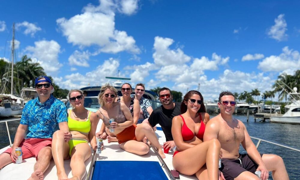 Sea Ray 50' Private Yacht Charter in Miami - Get 1 Hour Free Monday-Thursday - Imagen 13