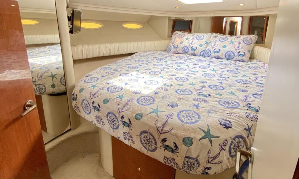 52' LUXURY YACHT RENTAL FOR PARTY IN MIAMI, GREAT LOCATION, NO HIDDEN FEES - Imagen 9
