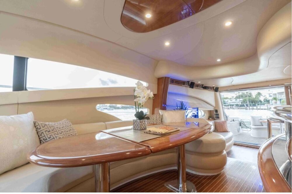 Miami Finest!! 70ft Luxury Yacht Azimut Flybridge Jet Skis - Imagen 12