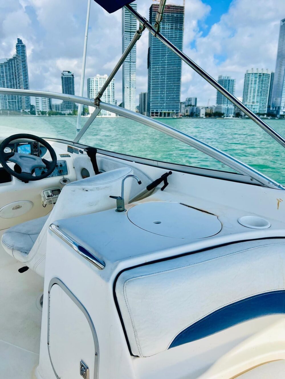 26ft Bayliner Deck Boat | 10 People Boat | BEST IN MIAMI! - Imagen 4