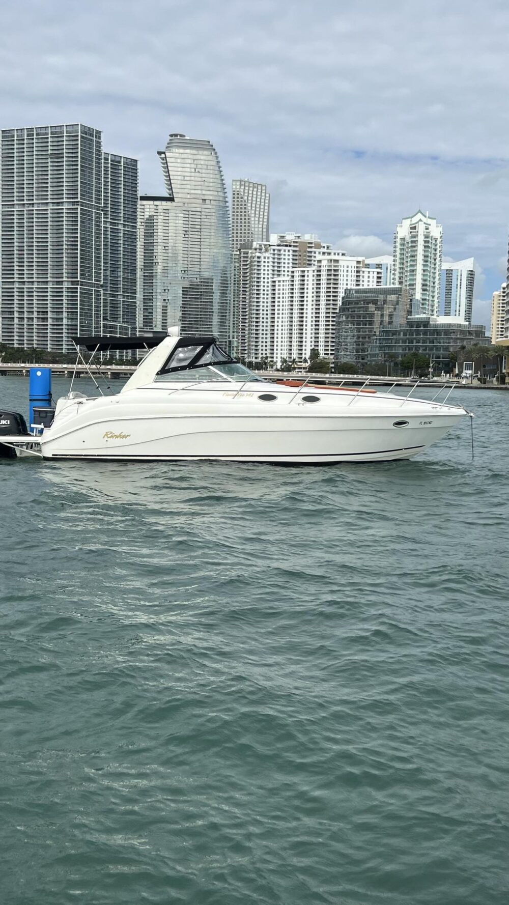 Rinker Fiesta 37ft - When booking 4 hours, you get one free! - Imagen 21
