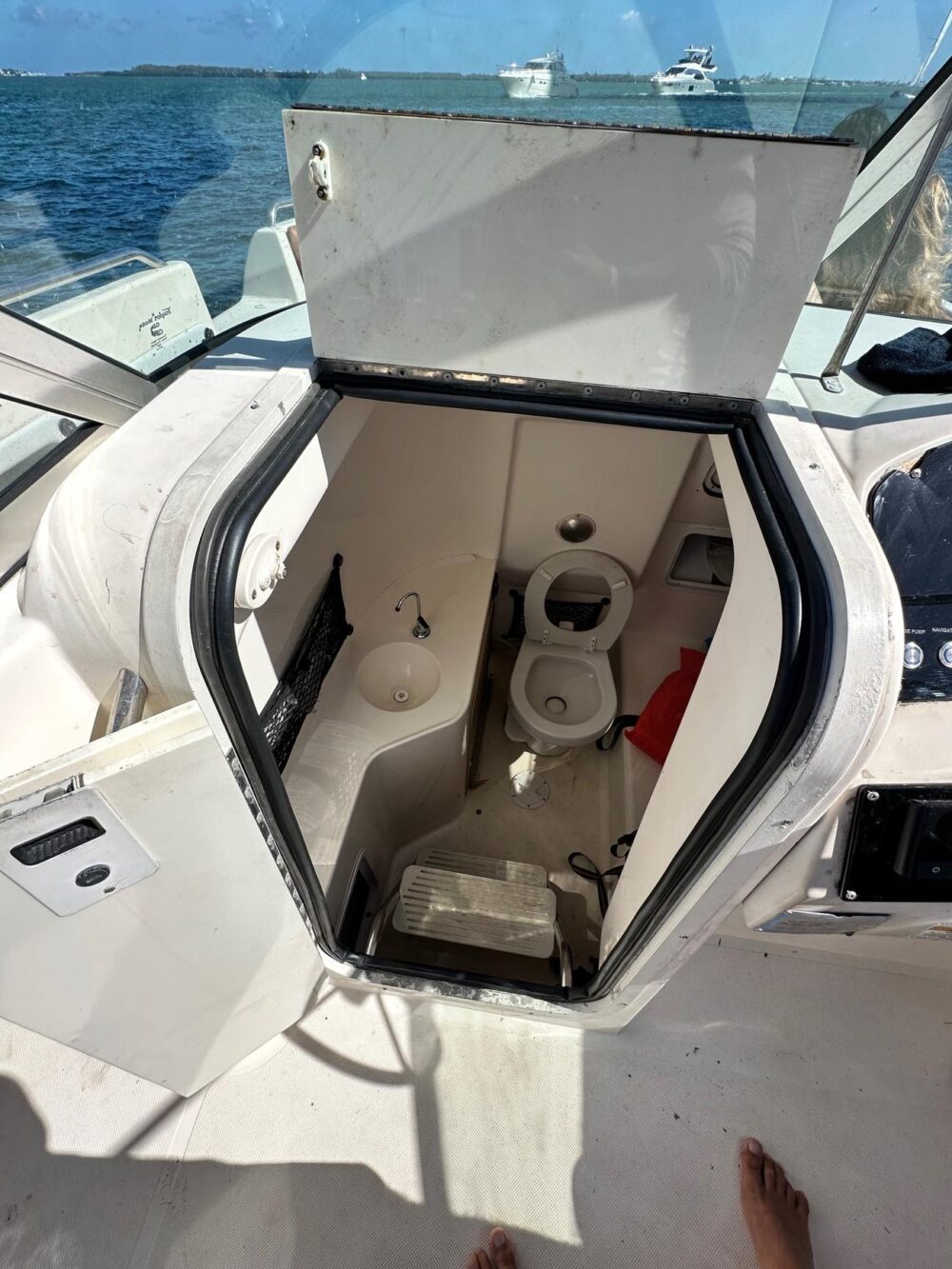 Rent This Beautiful Hurricane 30ft Boat - Imagen 3