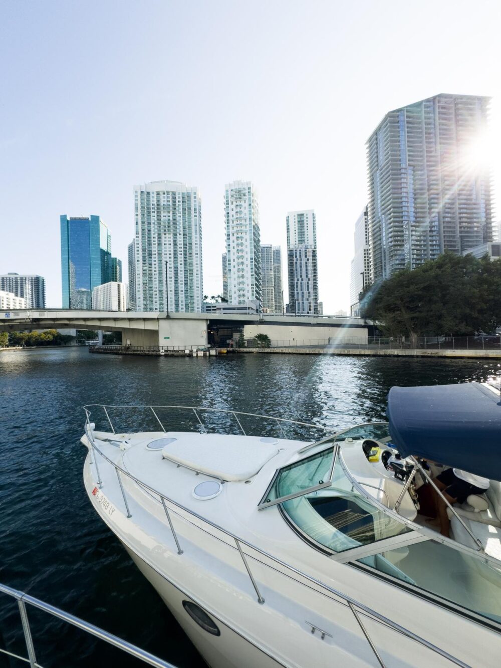 37ft Monterey Yacht | Experience Miami: Big Discounts Available! Inquire Now! - Imagen 28