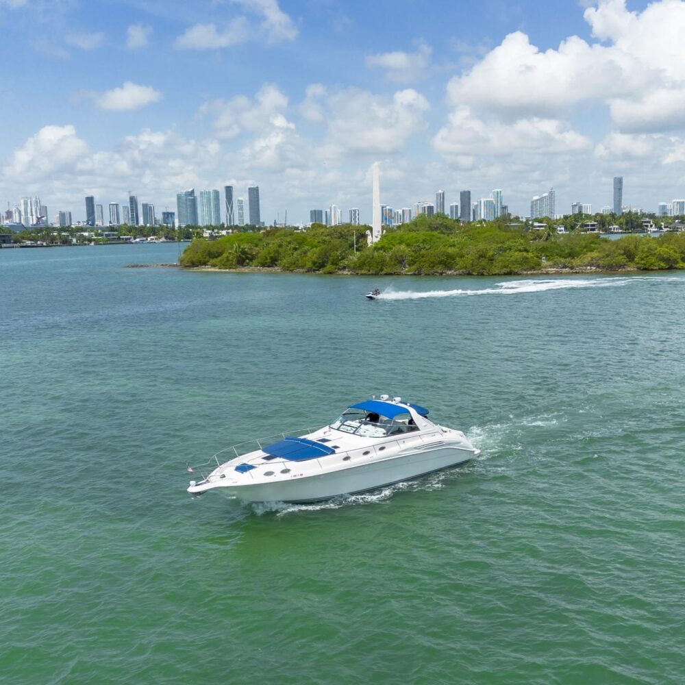 Sea Ray 50' Private Yacht Charter in Miami - Get 1 Hour Free Monday-Thursday - Imagen 12