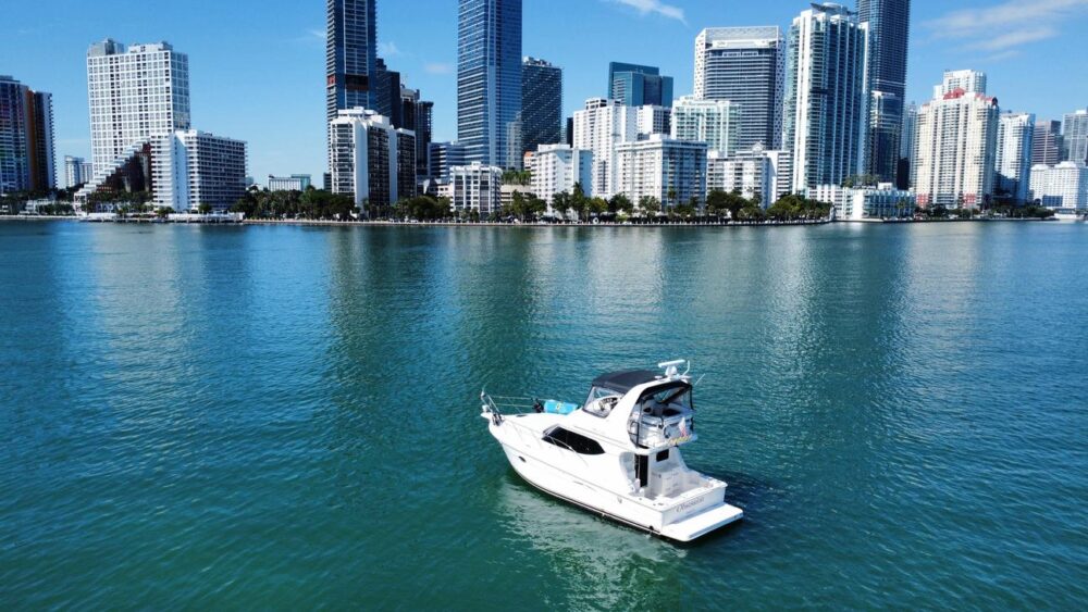 41’ Silverton Flybridge $100 OFF or FREE Hour from Monday-Thursday! - Imagen 3