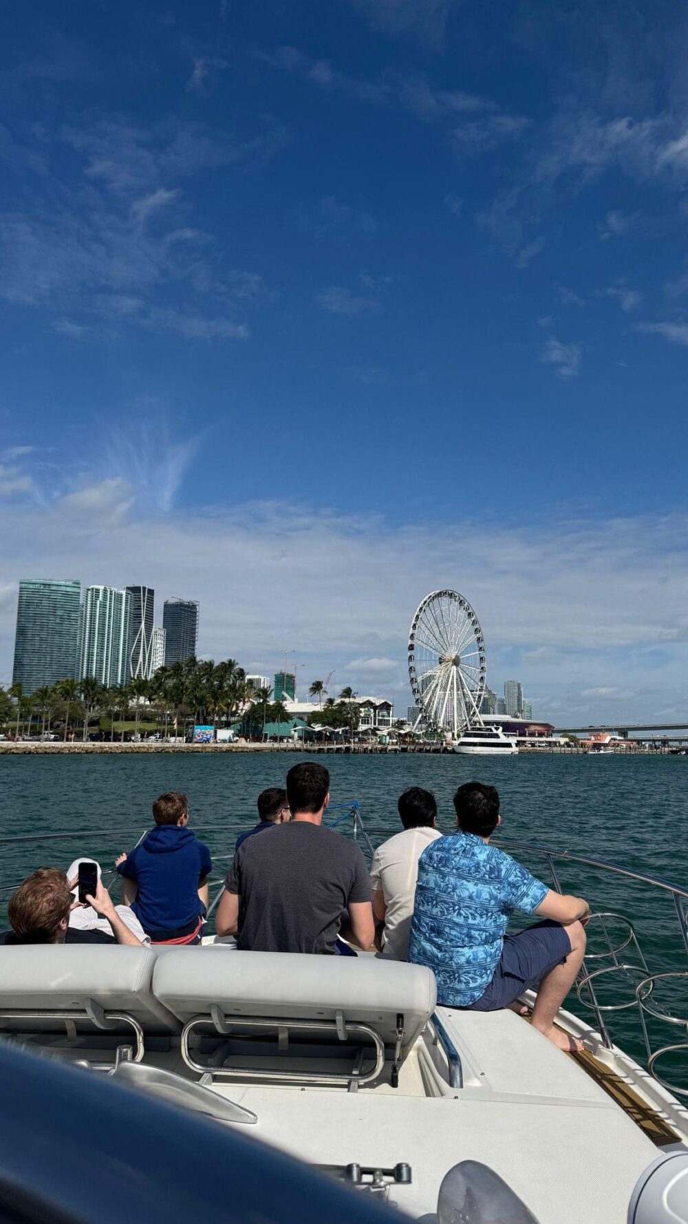 LUXURY YACHT Cruise & Save – 1 Free Hour or FREE Jetski from Monday to Thursday! - Imagen 10