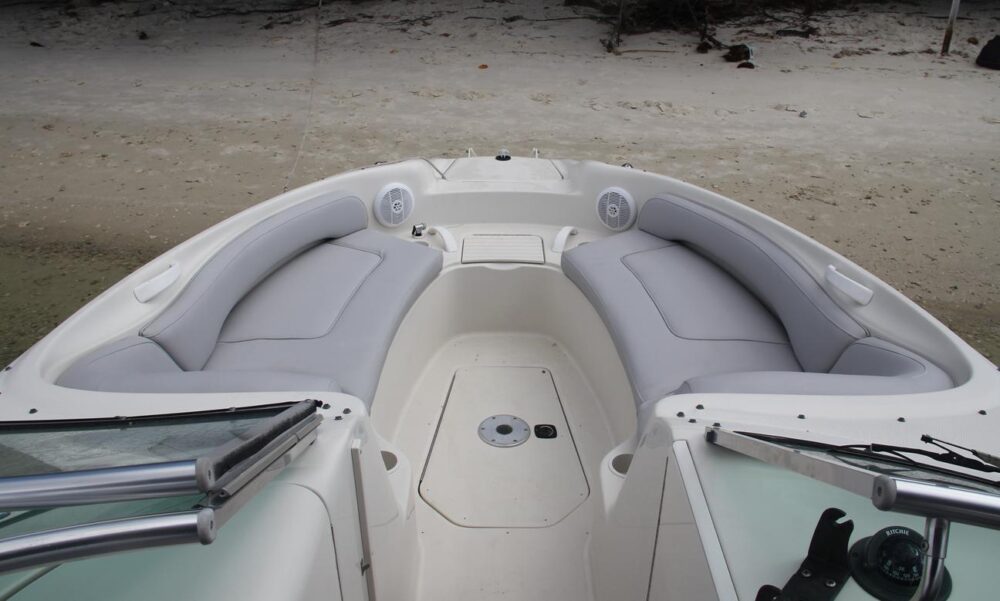 Rent a 26' Sea Ray Sundeck in Miami - 5 Identical Boats with Captain & Weekday Discounts - Imagen 26