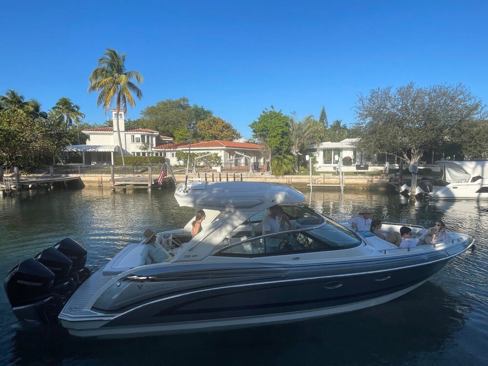Miami Bay Discovery Private Yacht Cruise with Captain - Imagen 8
