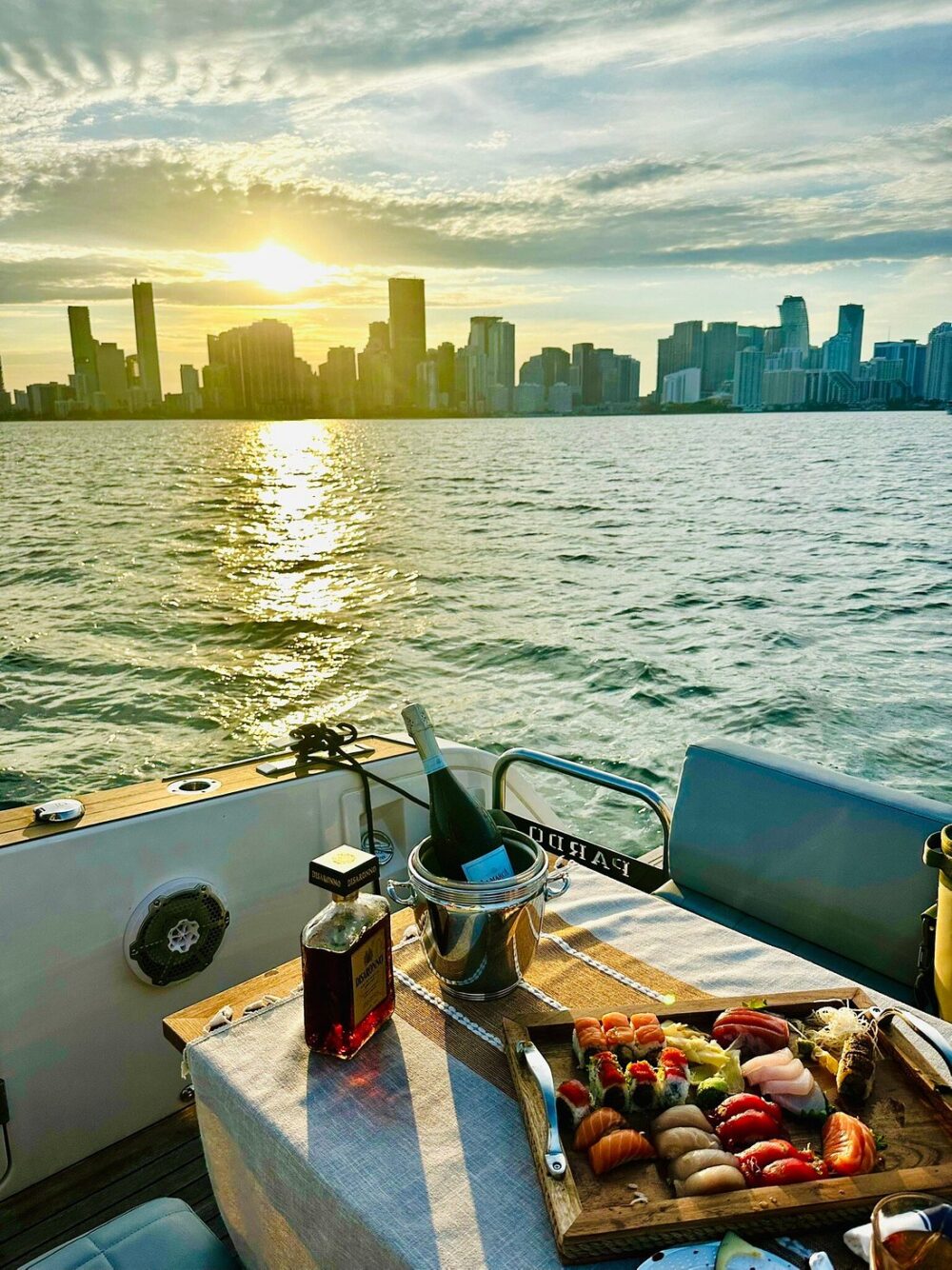 Miami Bay Discovery Private Yacht Cruise with Captain - Imagen 9