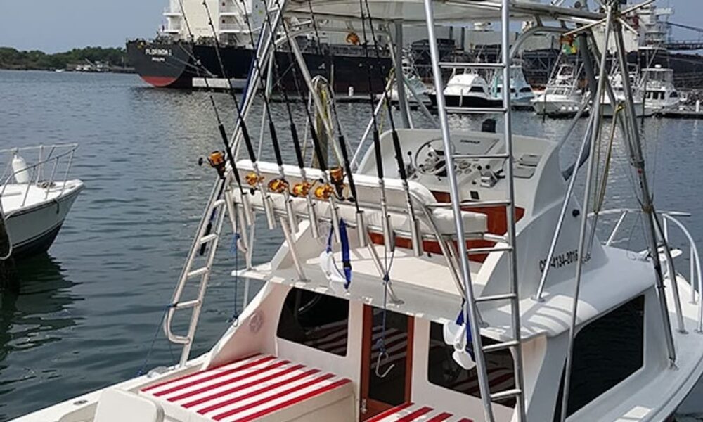 Luxury Bertram 31 Sport Fishing Charter in Guatemala | World-Class Sailfish & Marlin Adventures - Image 2