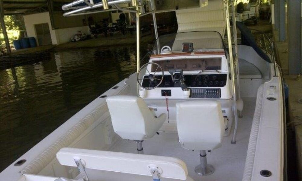 25' Wellcraft Center Console Rental In Puerto Quetzal, Guatemala - Imagen 4