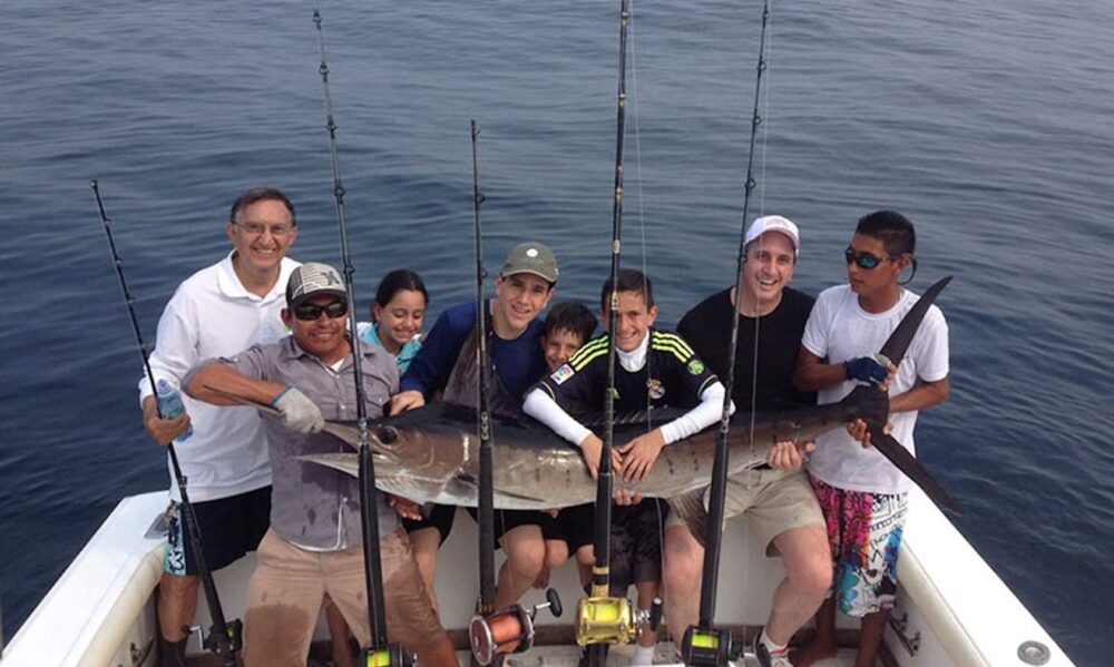 Luxury Bertram 31 Sport Fishing Charter in Guatemala | World-Class Sailfish & Marlin Adventures - Image 7